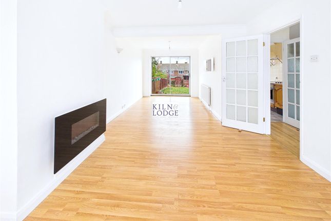 38, Laburnum Drive, Chelmsford photo 2
