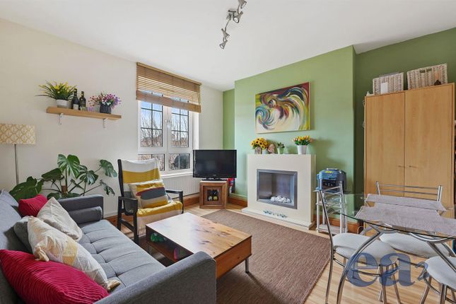 Flat for sale in Whitethorn House, Prusom Street, Wapping