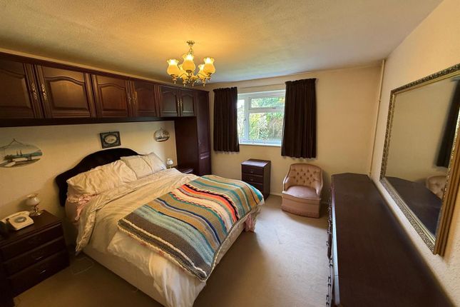 31, Halfcot Avenue, Stourbridge photo 4