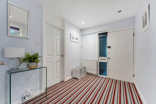 12, Ingledene Court, Salford photo 3