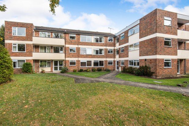 Thumbnail Flat to rent in Warrenhyrst, Guildford