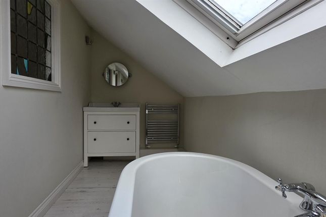 Bathroom Bed2.Jpg
