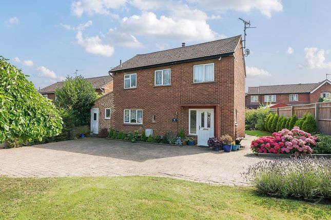 Detached house for sale in Aylesbury, Buckinghamshire