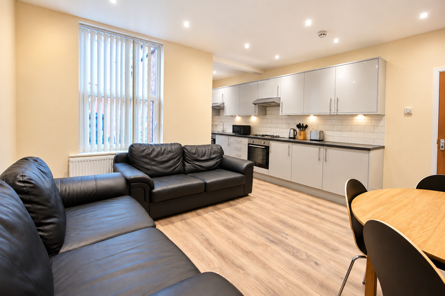 16, Hessle Mount, Leeds photo 3