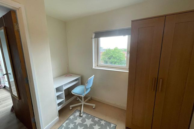 Flat to rent in Manor House Drive, Coventry