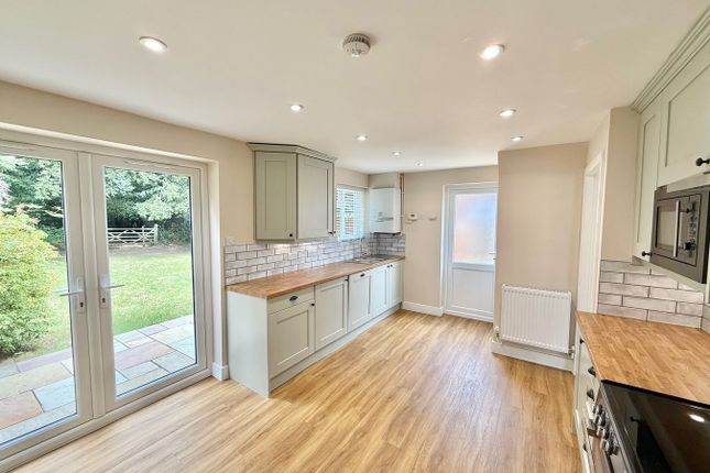 14, Beechwood Close, Ascot photo 2