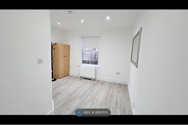 Thumbnail Flat to rent in Medlar Court, Slough