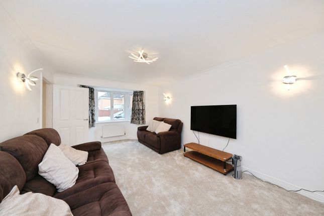 61, Forest Edge Way, Staffordshire photo 2
