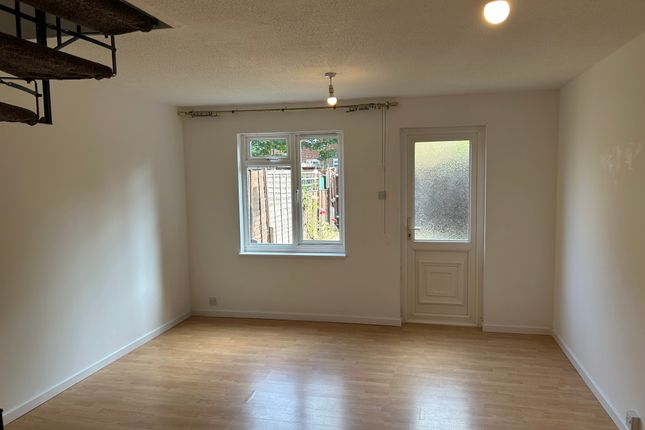 11, Aldenham Drive, Uxbridge photo 3