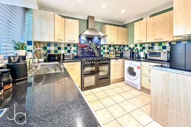 8, Pilborough Way, Colchester photo 3