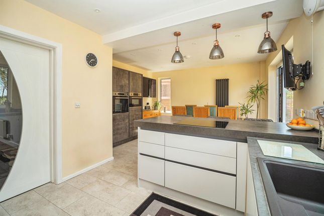 10, Raymond Road, WEYMOUTH photo 4