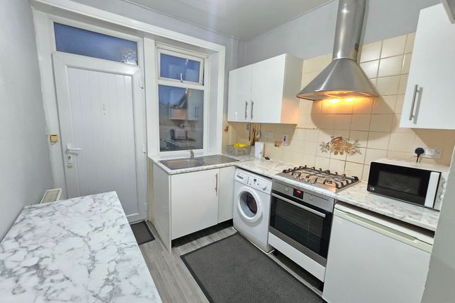 248 Upper Woodlands Road, Bradford photo 4