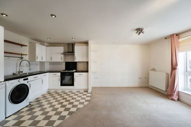 Flat 31 Hennessy Court, 127, Leyton Green Road, London photo 3