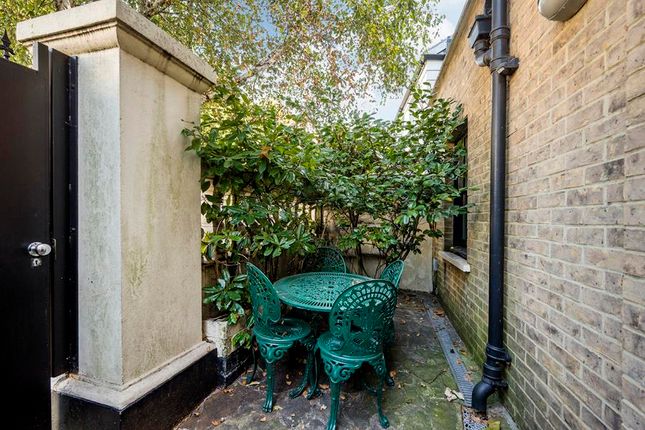 Property to rent in Holland Park, London