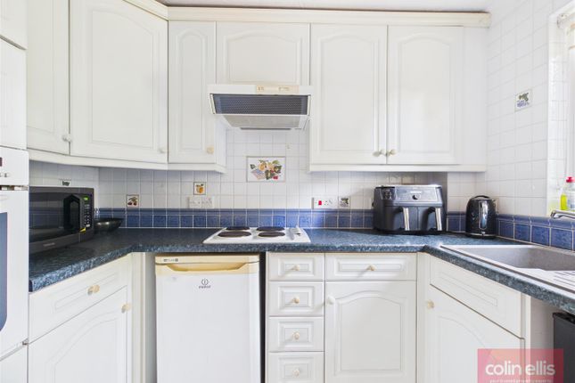 Flat 12 Hartford Court, 33, Filey Road, Scarborough photo 4