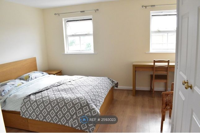 Master Double Bedroom (1)