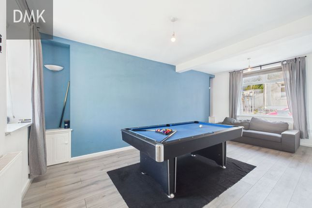 8 George Street, Maesteg photo 3