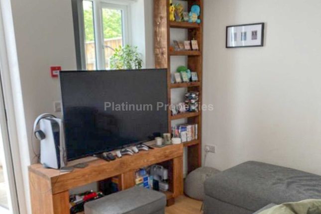 Flat to rent in Roseford Road, Cambridge