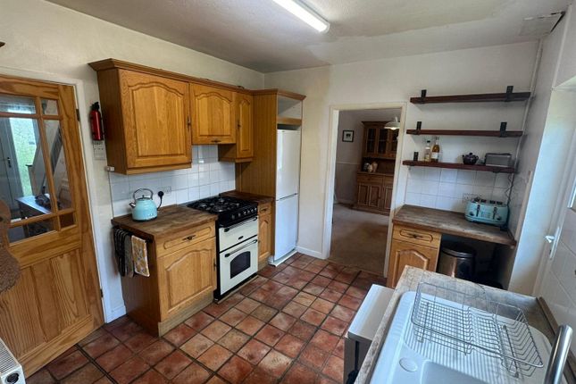 16, Orchard Close, Hereford photo 2