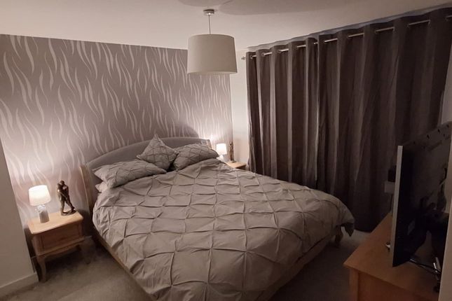 28, Birmingham Lane, Holmfirth photo 4