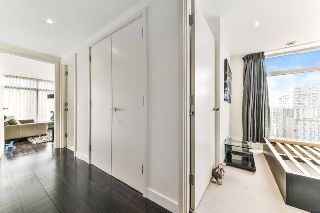 Flat for sale in Pan Peninsula Square, South Quay