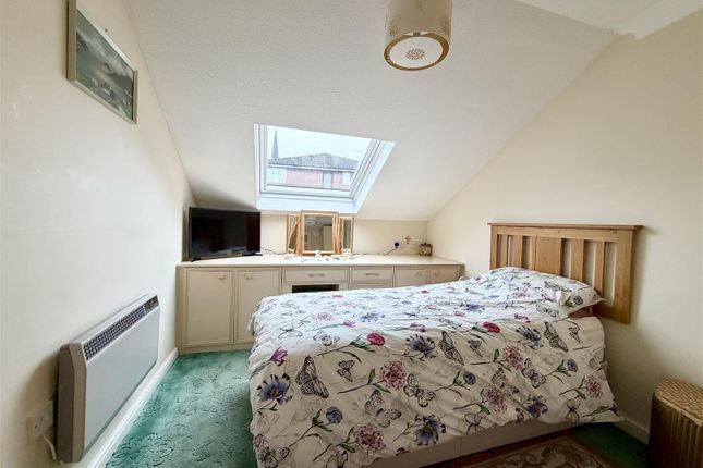 2-bed house on 47 Queenswood House, Eastfield Road, Brentwood, £160,000