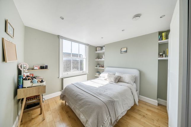 Second Floor Flat, 44 Kingsdown Road, London photo 4