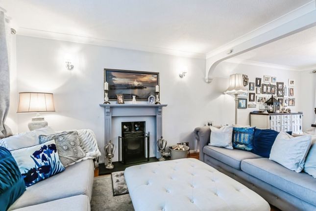 4, Swift Close, Crowborough photo 4