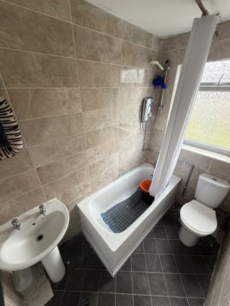 104, Baguley Crescent, Manchester photo 4