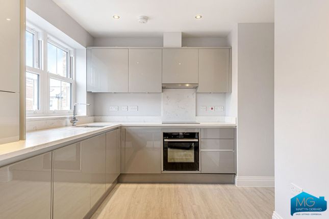 Thumbnail Flat to rent in High Road, North Finchley, London