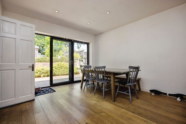 29, Oak Tree Road, Godalming photo 4