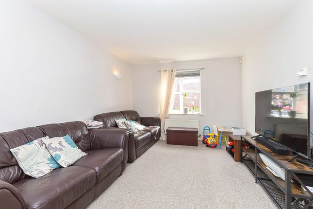 Flat for sale in Forsythia Drive, Clayton-Le-Woods, Chorley, Lancashire