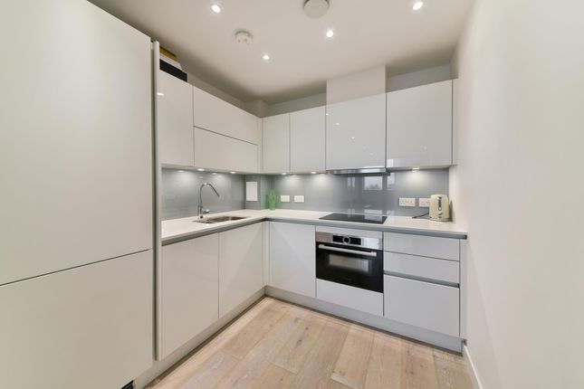 Apartment 36 Carriage House 10, City North Place, London photo 4