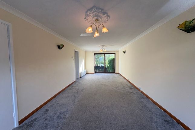 11, Woodhall Park Mount, Pudsey photo 5