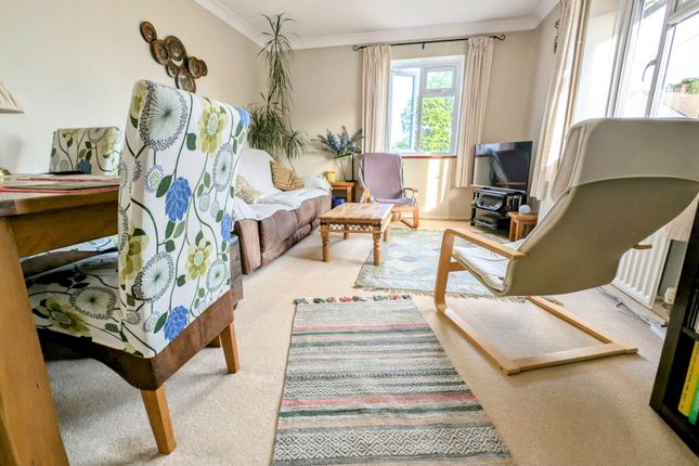 57, Savile Crescent, Bordon photo 4