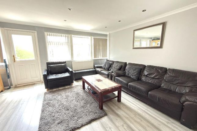 78, Flint Close, Luton photo 4
