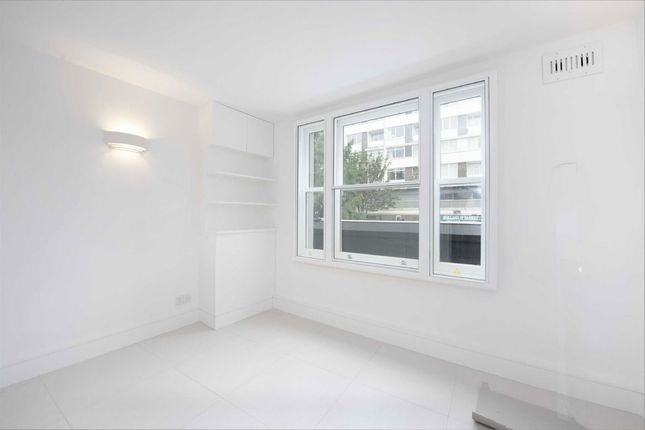 125, Notting Hill Gate, London photo 4