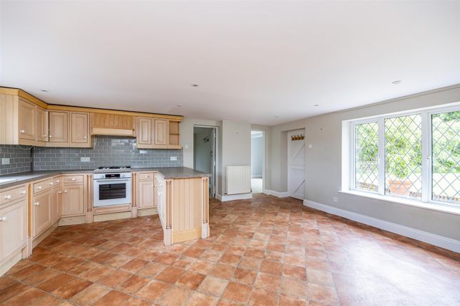 Summerfields, Cranleigh Road, Wonersh photo 4