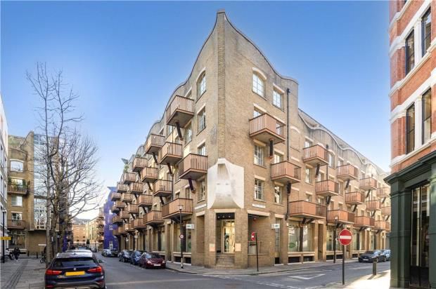 Flat for sale in The Circle, Queen Elizabeth Street, London