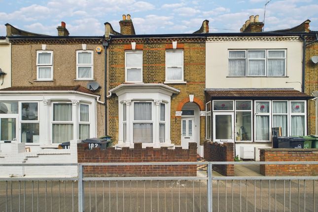 Detached house to rent in Queens Road, Walthamstow, London