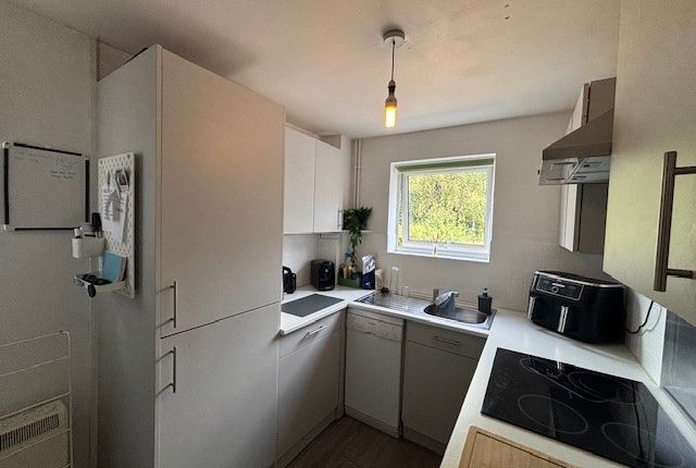 40, Bristol photo 3