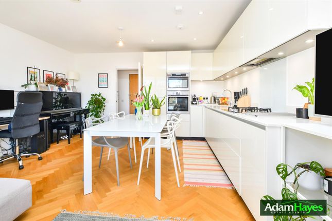 Flat 6 Griffin Building, 7 Regiment Hill, London photo 3