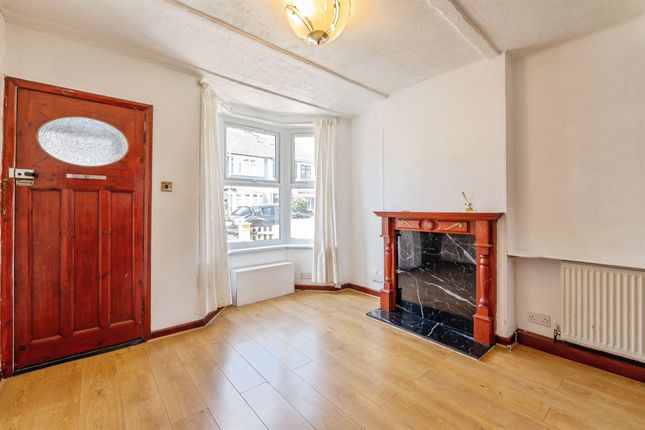 77, Melville Road, Rainham photo 4