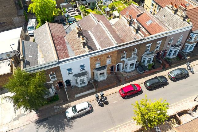 Bottom Flat, 7, Briscoe Road, London photo 2