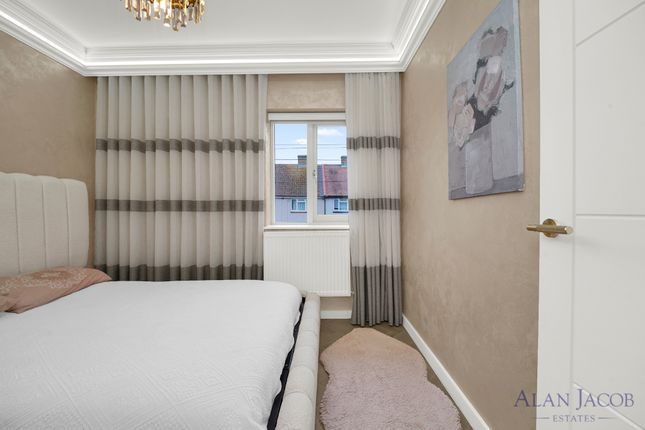 81 Bell Farm,, Bell Farm Avenue, Dagenham photo 5