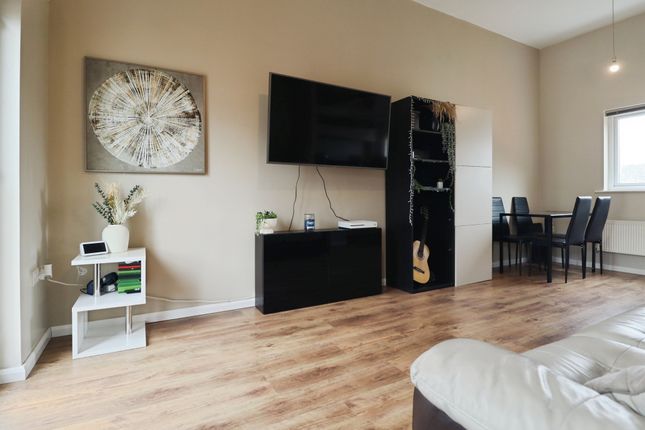 7, Mill Meadow, Bridgend photo 2