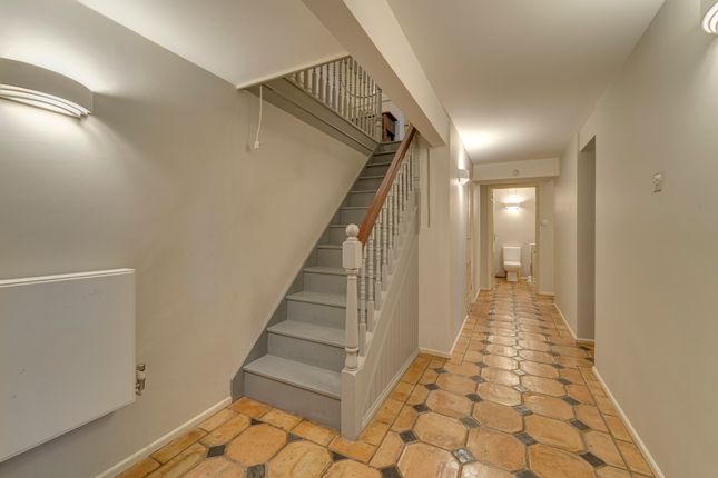 Flat for sale in Shepherds Hill, London