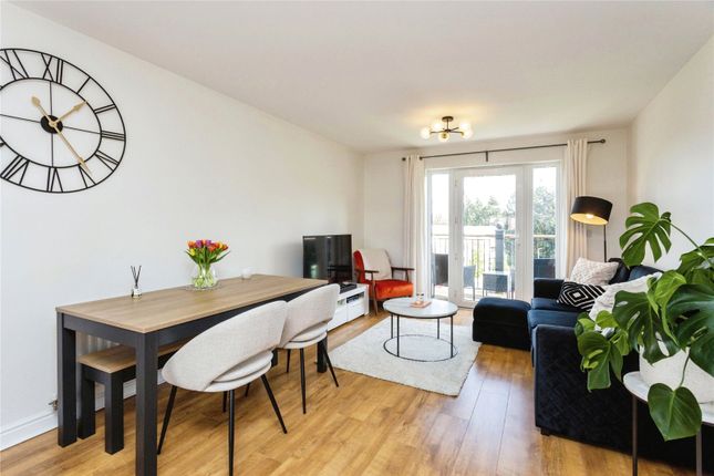 Flat for sale in Oakshott Close, Tonbridge, Kent