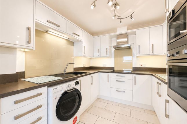 23 Victory Court, Marine Parade West, Lee-On-The-Solent photo 4