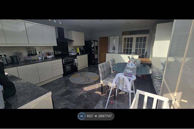 Kenilworth Avenue, Romford photo 2
